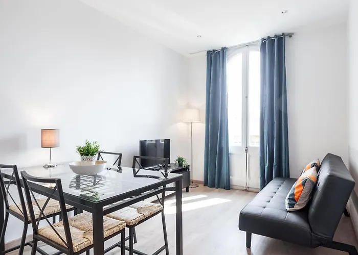 Διαμέρισμα Bright With Balconies 34 *
